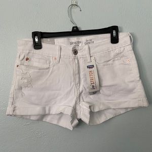 White Levi’s Short Shorts